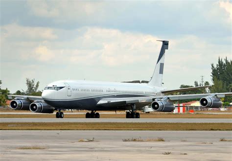 Boeing 707.